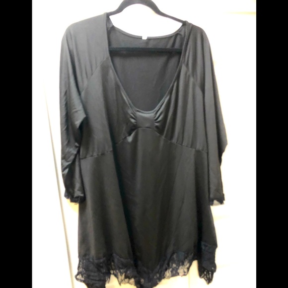 Black lace trimmed top - Picture 1 of 2